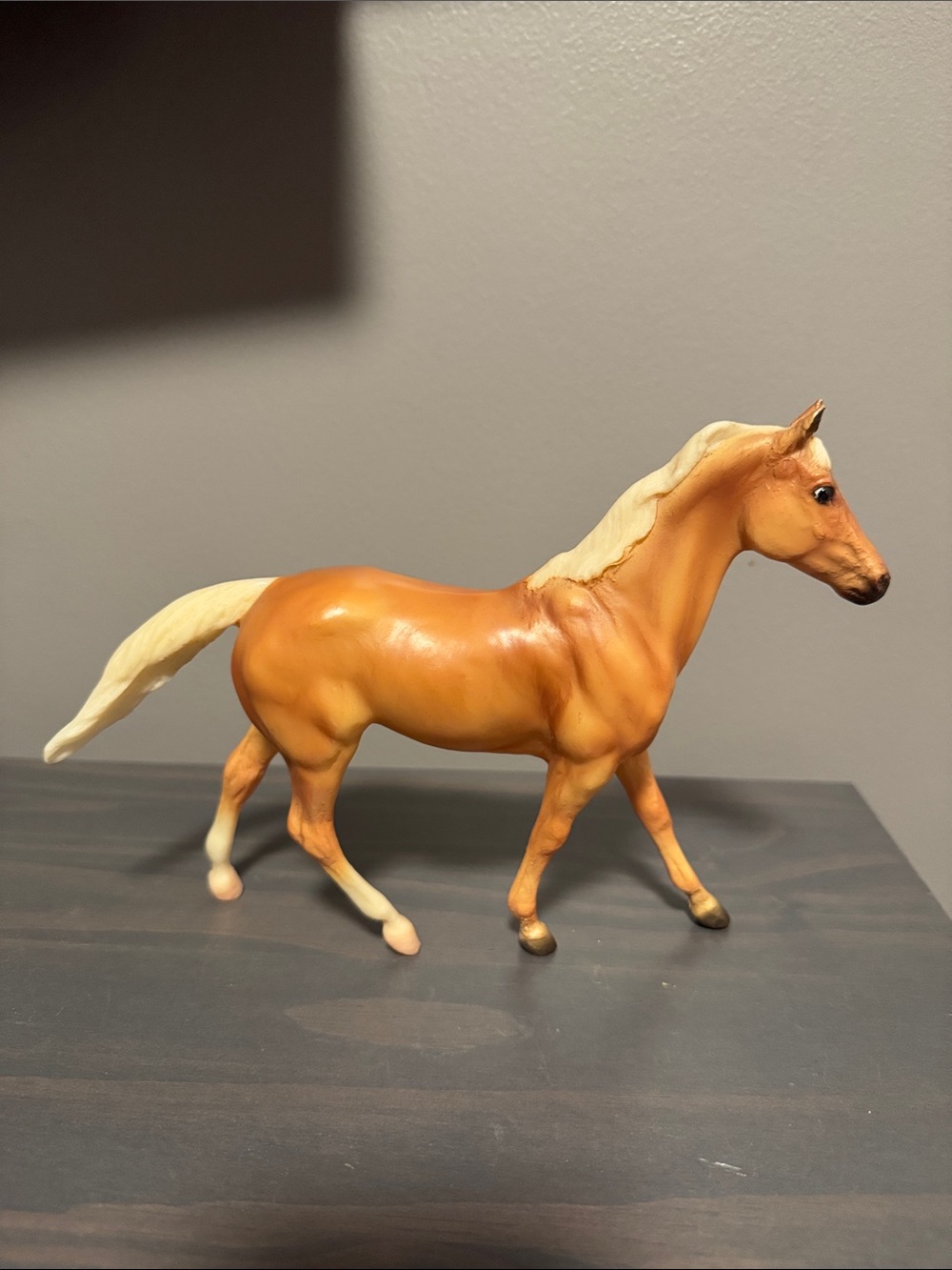 Breyer #932 Thoroughbred Quarter Horse Cross Palomino Ruffian
